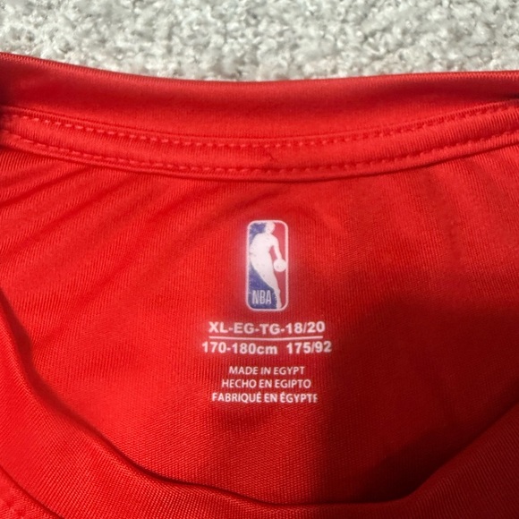 NBA like new red boys Chicago bulls shirt - Picture 2 of 5